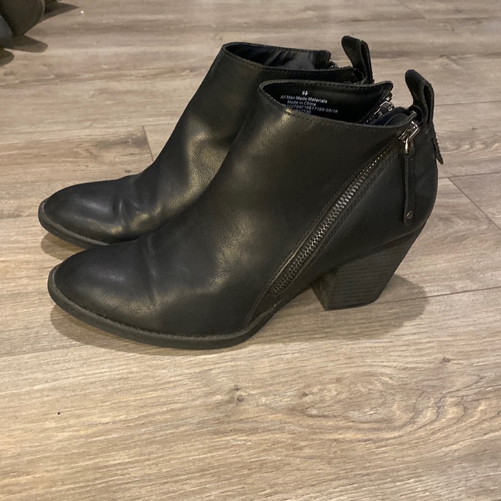 DV heeled black bootie size 9.5